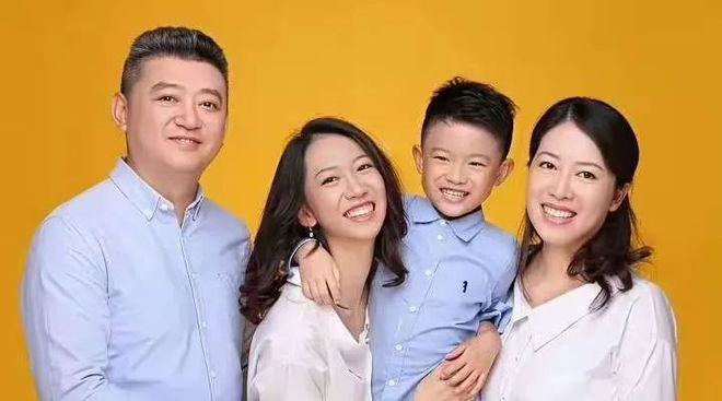 姐、蒋你们背叛了工人阶级麻将胡了试玩董小姐、黄小(图4)