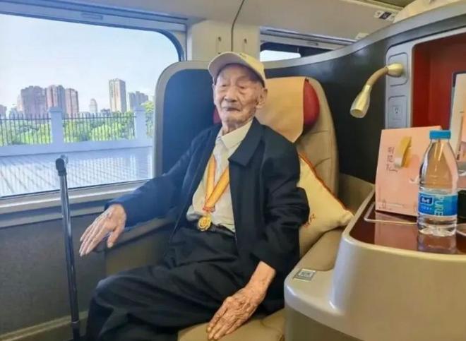 式上让我大受震撼的五件大杀器麻将胡了app金灿荣：阅兵(图4)